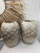 Load image into Gallery viewer, Shell Vase